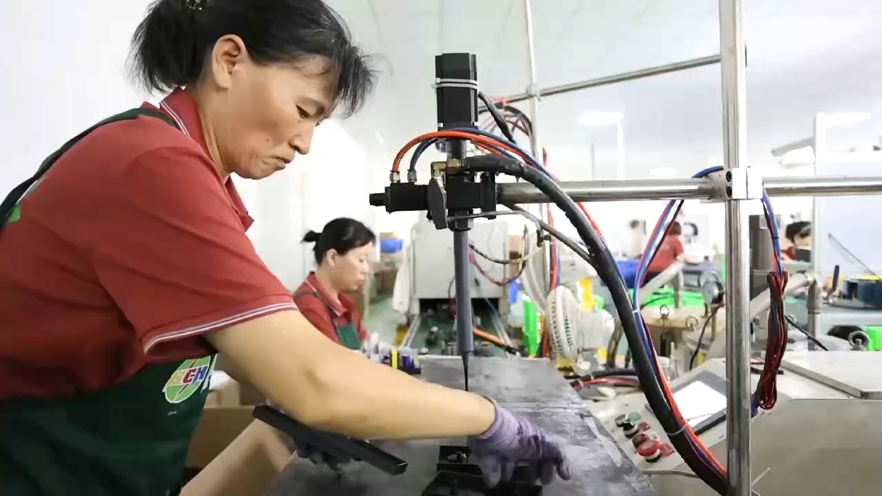 Glue injection production line